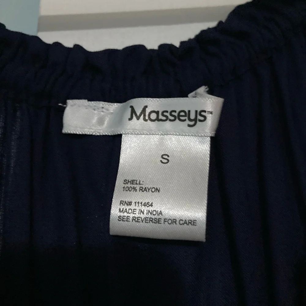 Size small - Picture 4 of 4